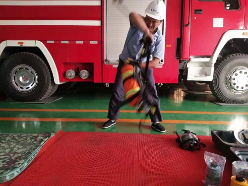 1024鲁泰化学积极备战济宁市应急救援技能大赛 (1).jpg