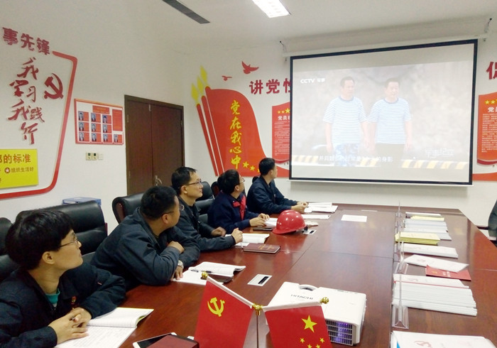 1542790272123286.jpg 11.21电仪车间党支部开展“学英雄 学榜样 践初心 勇担当”主题党日1.jpg