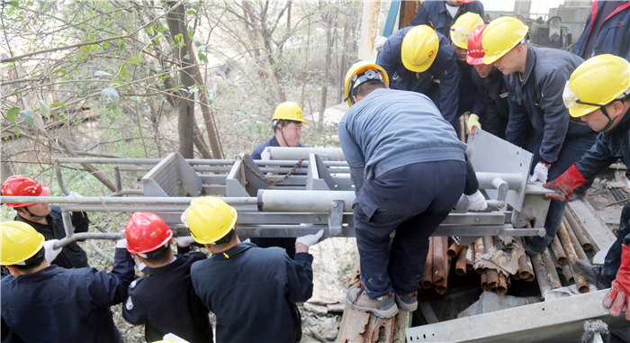 04.03志愿服务助发展 先锋表率展风采——鲁泰化学开展废旧物资“淘宝”志愿服务活动04.jpg
