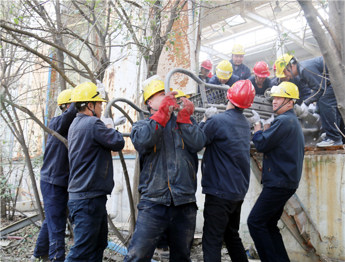 04.03志愿服务助发展 先锋表率展风采——鲁泰化学开展废旧物资“淘宝”志愿服务活动06.jpg
