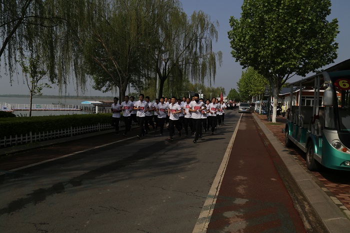 4.29鲁泰化学开展庆“五一”健康徒步活动8 - 副本 (2).JPG