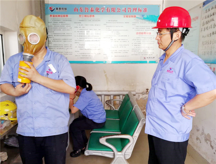 鲁泰化学开展劳动保护专项检查03.jpg