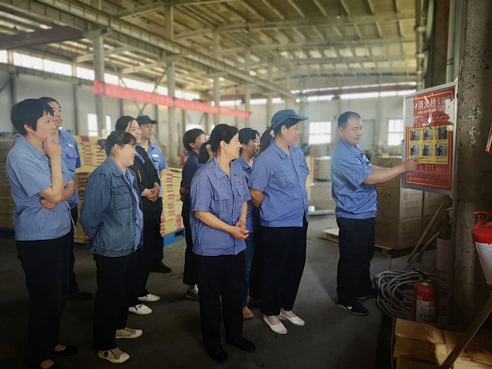 5.22制袋车间开展消防应急器材专项培训1 (2).jpg