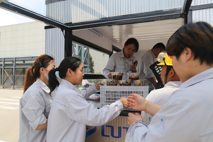 5.30 2019鲁泰化学精心安排部署检修后勤保障工作3.JPG