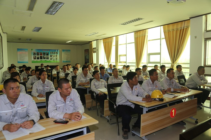 6.17鲁泰化学公司开展应急条例专题培训 报道 - 副本.JPG