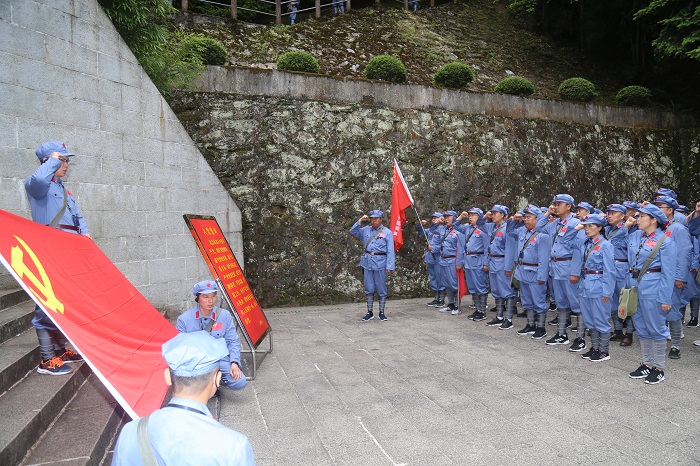 2019.7.15追寻红色足迹，传承革命精神.JPG