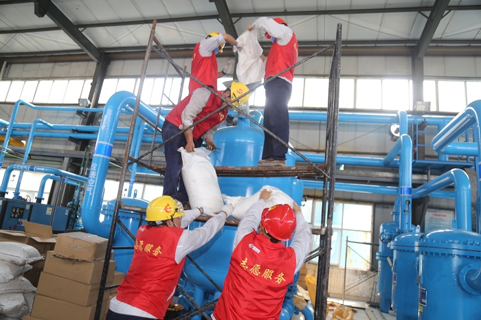 鲁泰化学开展“党员服务我先行 生产一线争先锋”党员志愿服务活动7.JPG