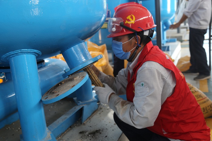 鲁泰化学开展“党员服务我先行 生产一线争先锋”党员志愿服务活动6.JPG