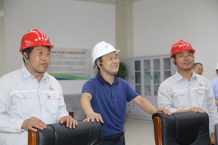 【上级关怀】集团公司总经理魏忠勋到鲁泰化学检查节日期间安全生产工作.JPG