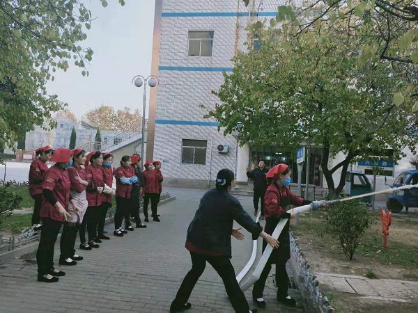 餐饮中心组织开展冬季消防演练2.jpg