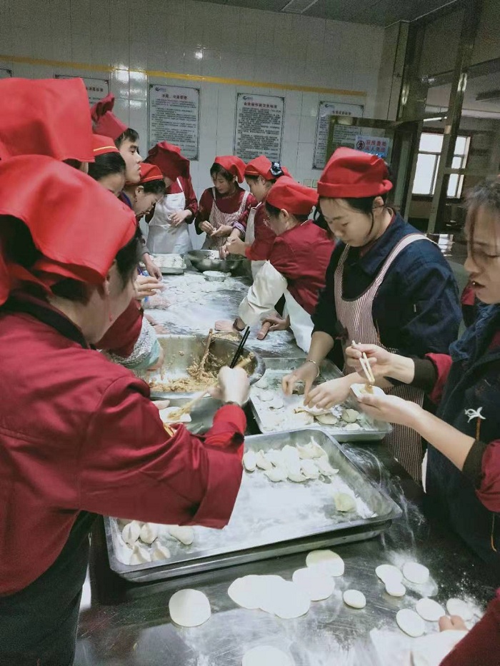 鲁泰化学持续推出新品特色饮食.jpg