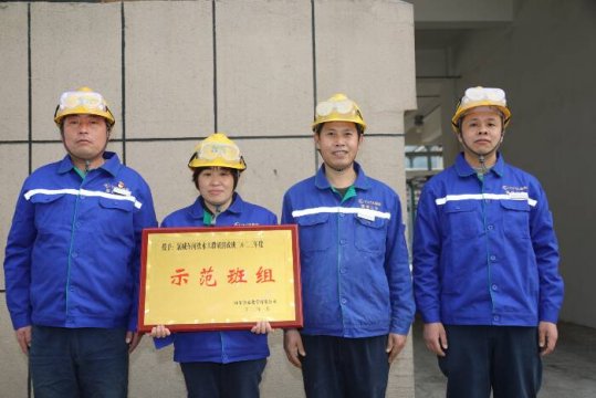公司示范班组：胡洪成班