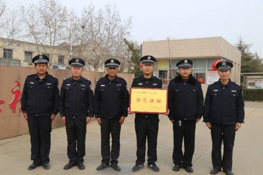 公司示范班组：周正伟班
