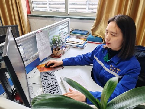 先进工作者 李培