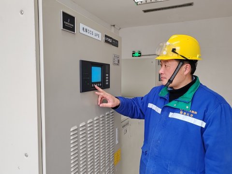 先进工作者 王伟