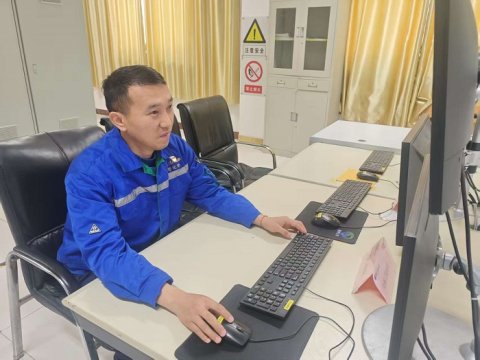 先进工作者 杨国瑞