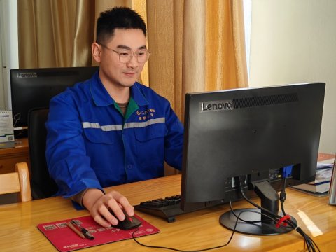 先进工作者 吴新珂