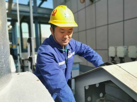 先进工作者 虞红洲