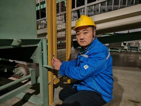 先进工作者 常高峰