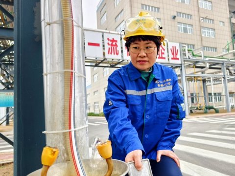 先进工作者 回玉英