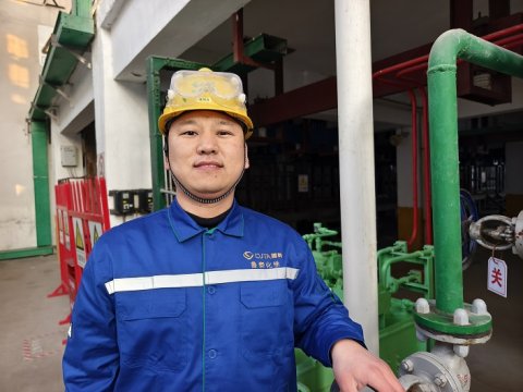 先进工作者 张昭远