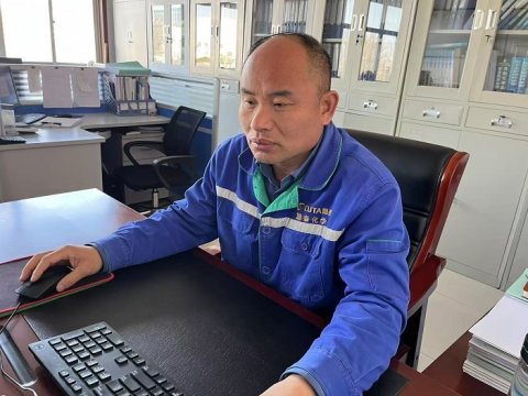 先进工作者  李书强