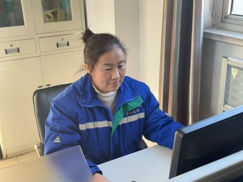 先进工作者  梁巧玲