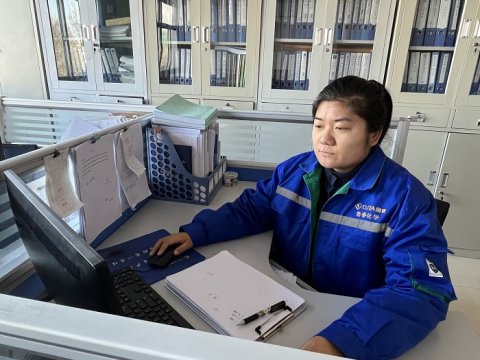先进工作者 王成成