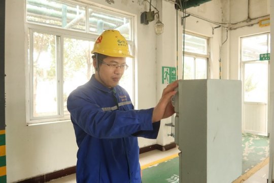 集团先进工作者鲁宇林