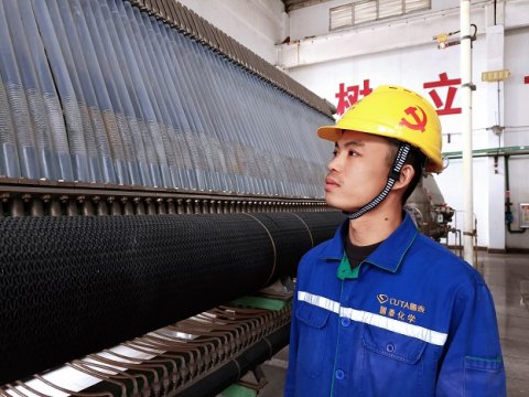 集团先进工作者孟现军
