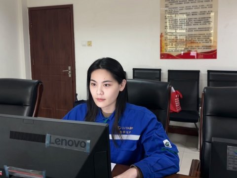 集团先进工作者杨紫璇