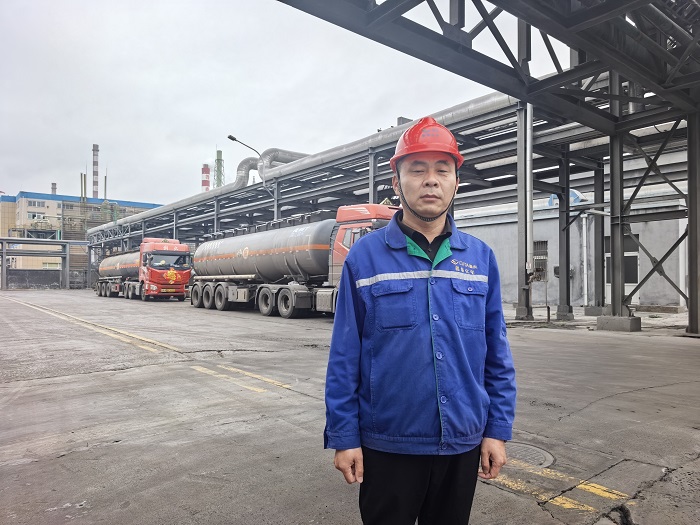 曾凡伟   经营部副经理.jpg