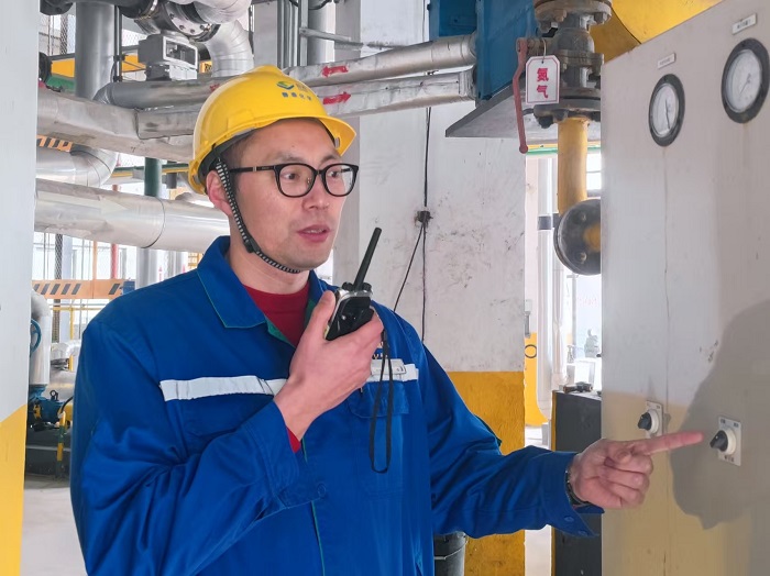 李鸣 聚氯乙烯车间主任.jpg