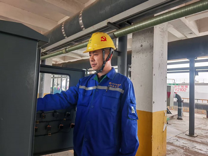 郑文 氯碱车间盐水工段工段长.jpg