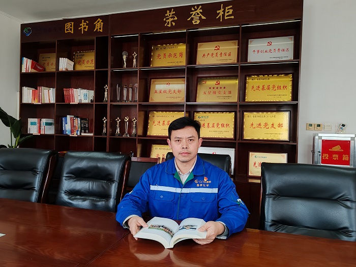 周红石 电仪车间党支部书记.jpg